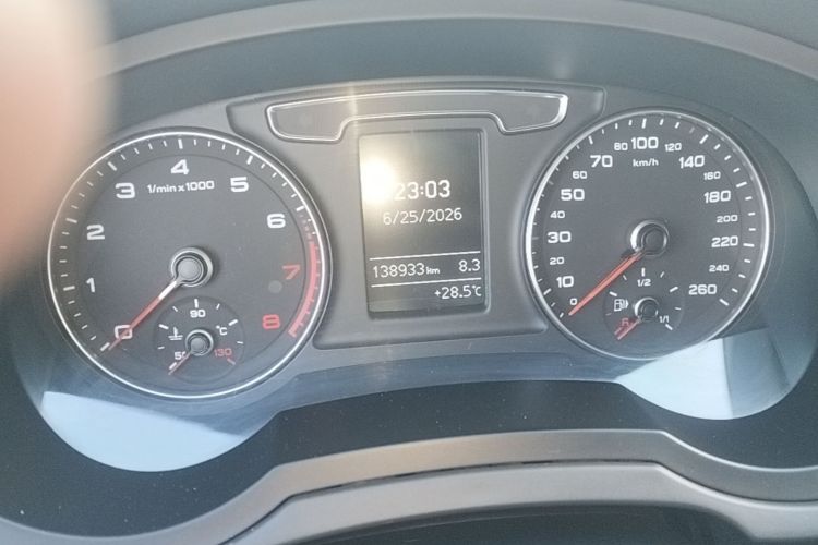 Audi Q3 2016 car image #12