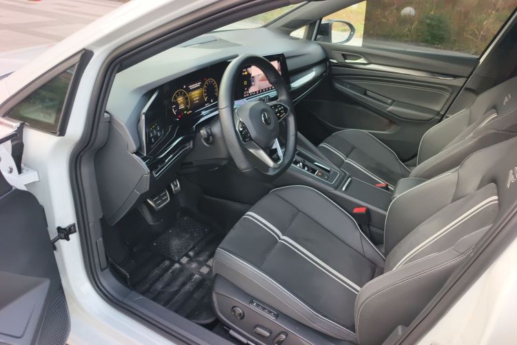 Volkswagen Golf 2021 car image #12
