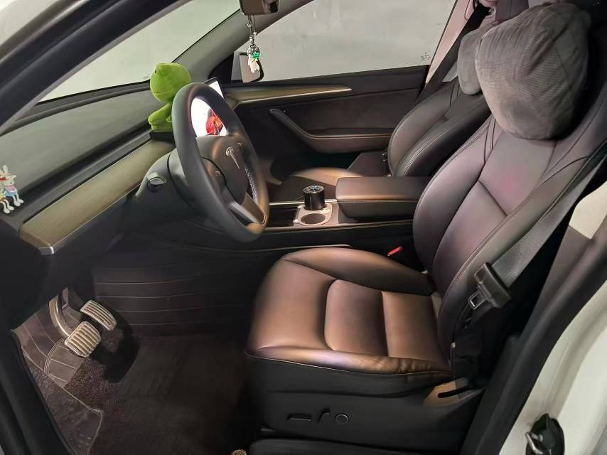 Tesla Model Y 2022 car image #4