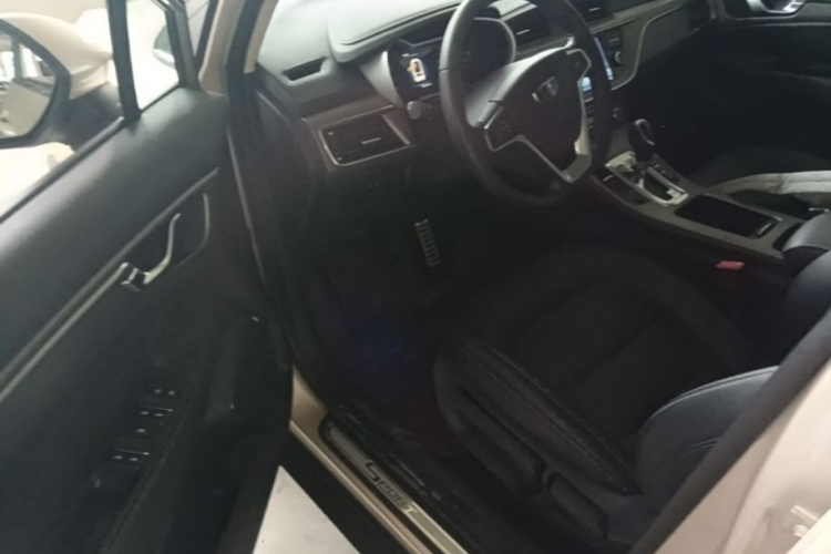 GEELY Emgrand GS 2016 car image #16