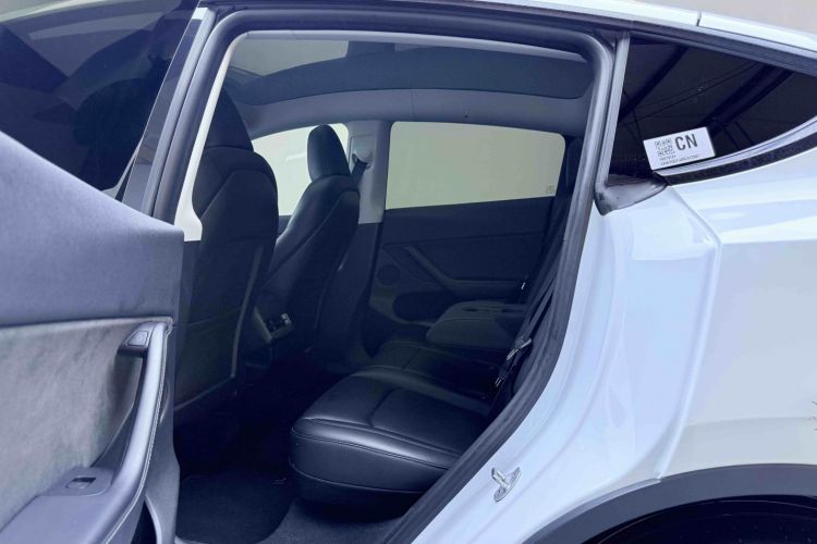 Tesla Model Y 2024 #17 Tesla Model Y 2024 car image #17