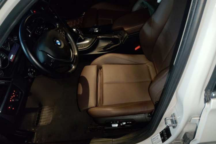 BMW 3 Series 2018 #19 BMW 3 Series 2018 car image #19