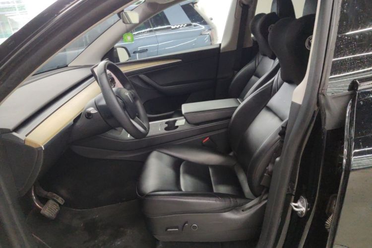 Tesla Model Y 2023 car image #15