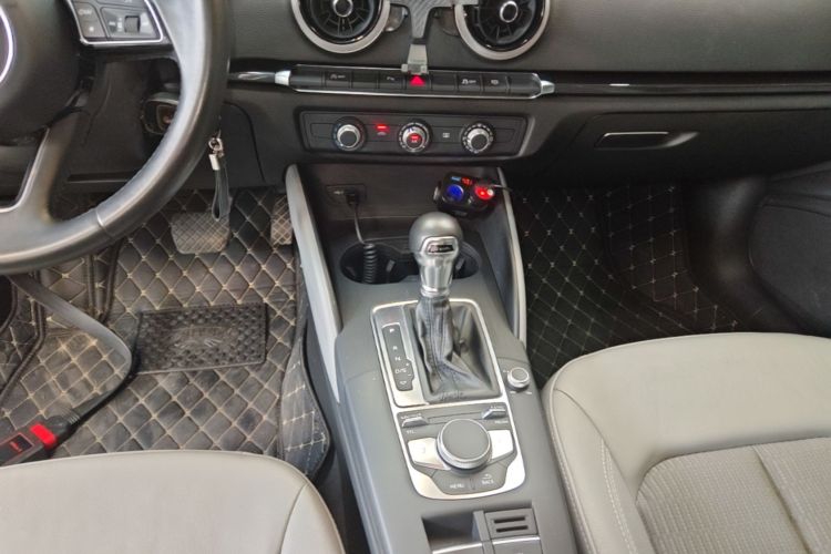 Audi A3 2019 immagine di auto #18
