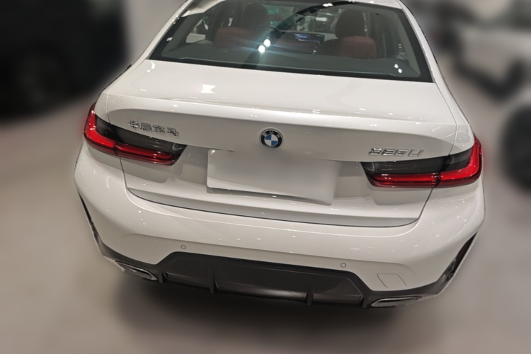 BMW 3 Series 2025 #6 BMW 3 Series 2025 car image #6