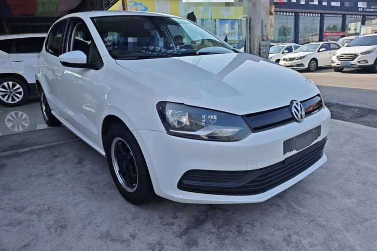 Volkswagen Polo 2015 car image #4