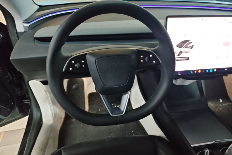 Tesla Model 3 2024 car image #11