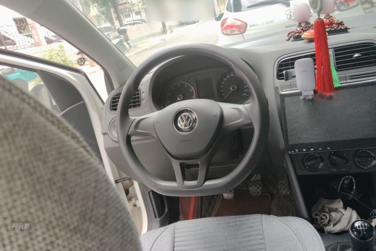 Volkswagen Polo 2016 car image #12