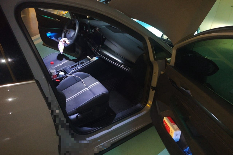 Volkswagen Golf 2024 car image #25