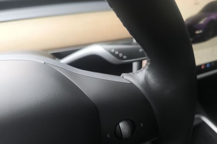 Tesla Model Y 2022 car image #14