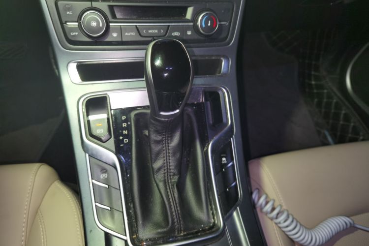 GEELY Emgrand 2019 #14 GEELY Emgrand 2019 car image #14