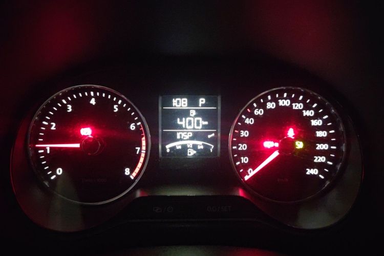 Volkswagen Polo 2015 car image #12