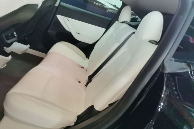 Tesla Model Y 2023 immagine di auto #17