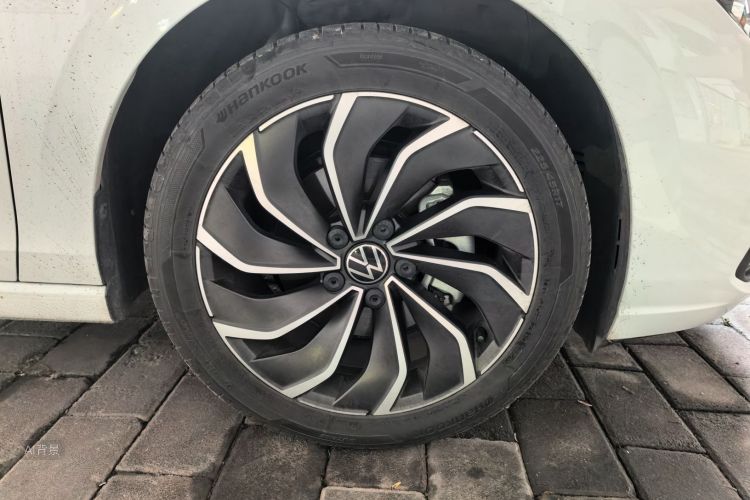 Volkswagen Golf 2021 car image #9