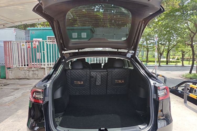 Tesla Model Y 2023 immagine di auto #19