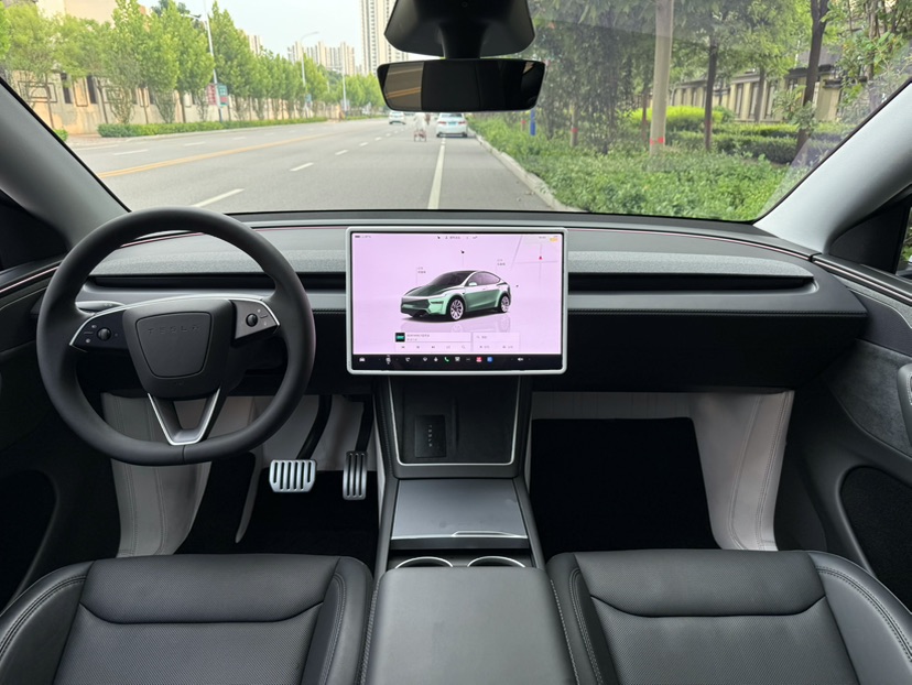 Tesla Model Y 2025 #5 Tesla Model Y 2025 car image #5