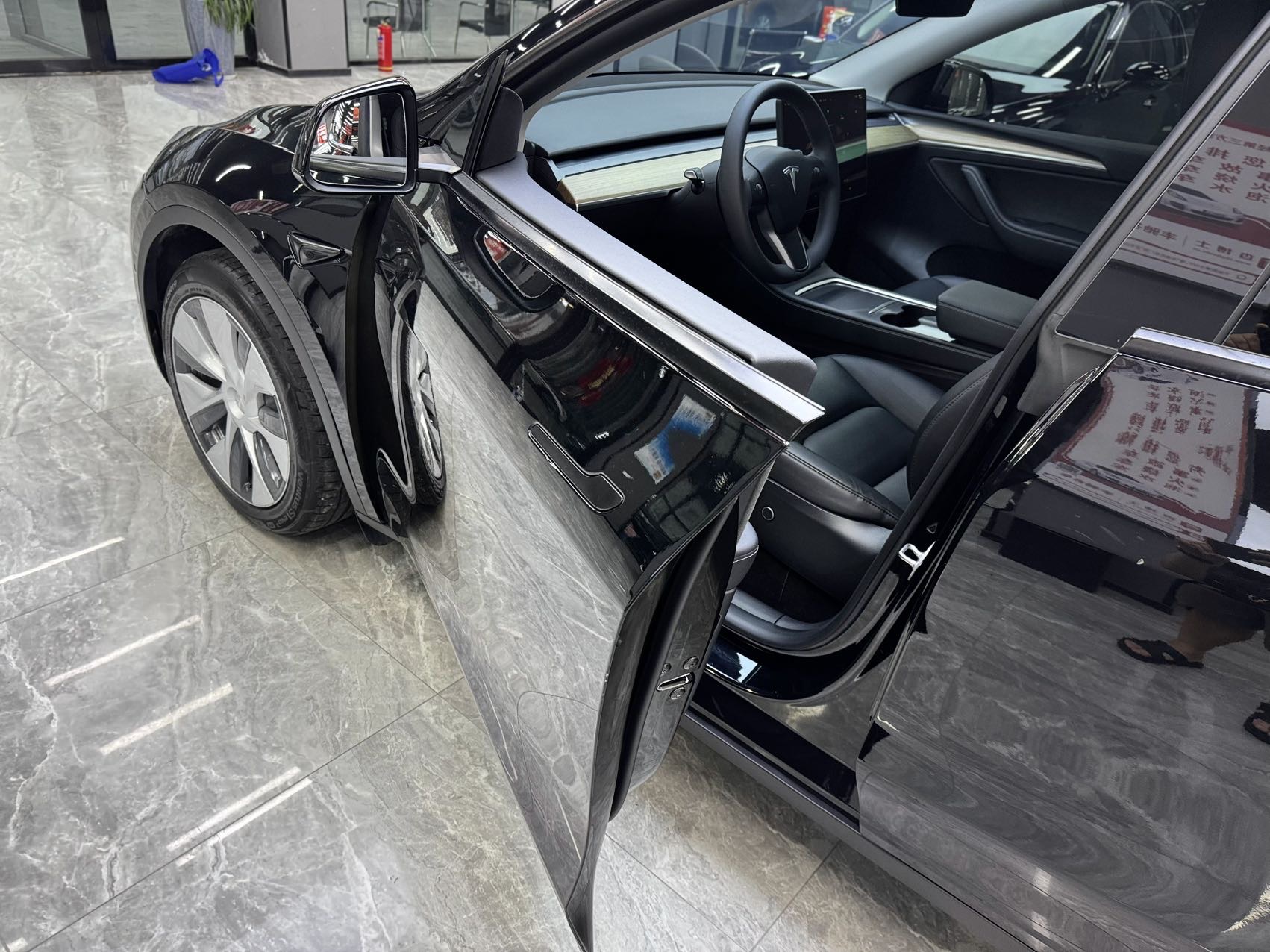 Tesla Model Y 2023 #3 Tesla Model Y 2023 car image #3