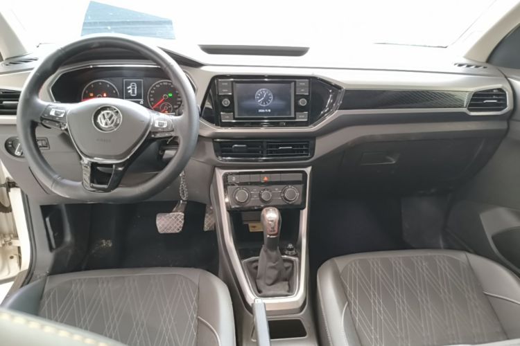 Volkswagen T-Cross 2020 car image #16