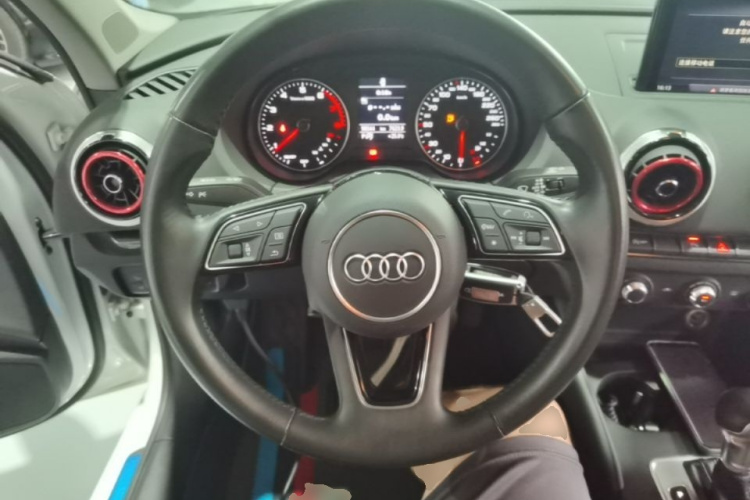 Audi A3 2019 car image #11