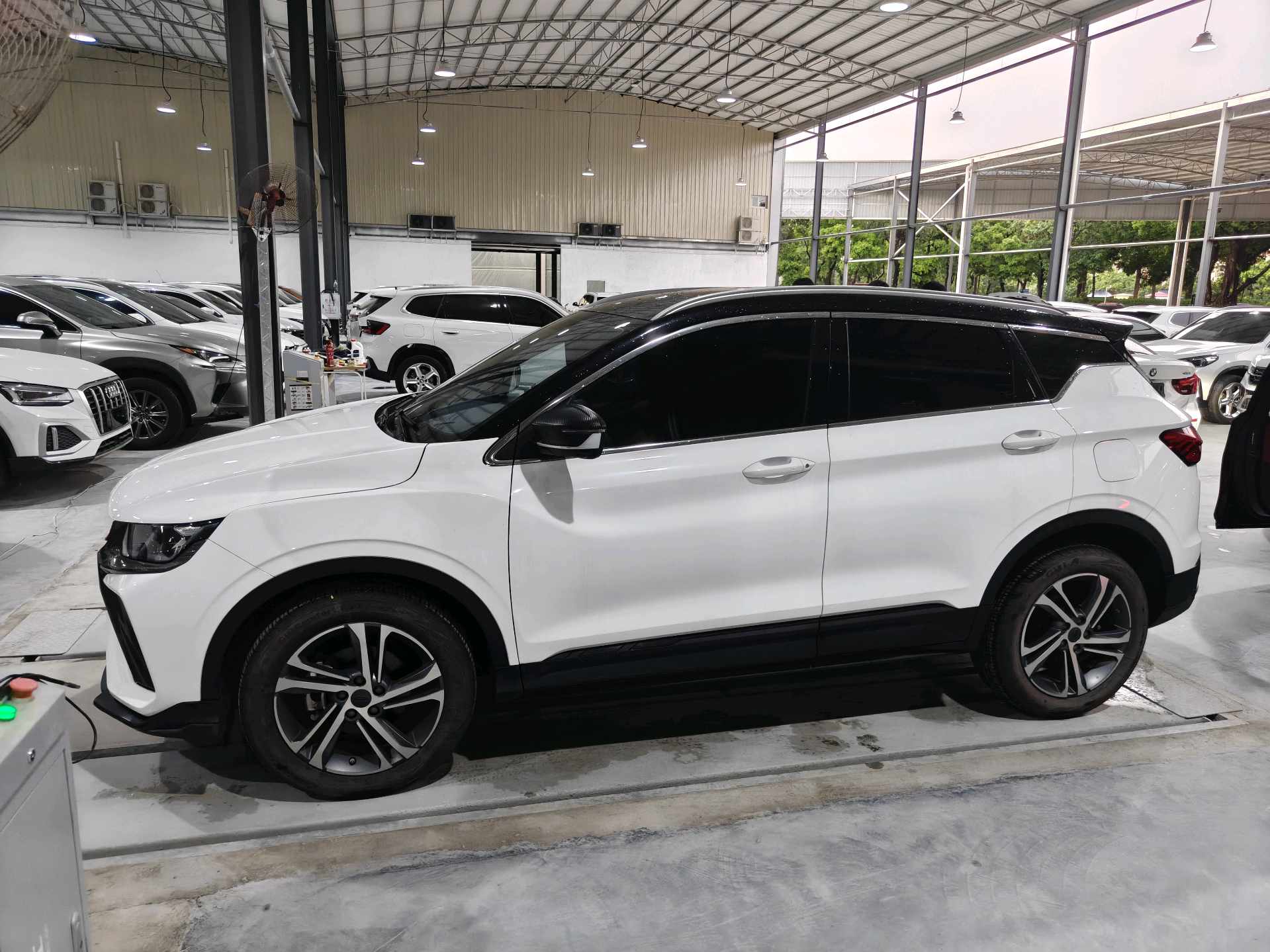 GEELY Coolray 2022 car image #2