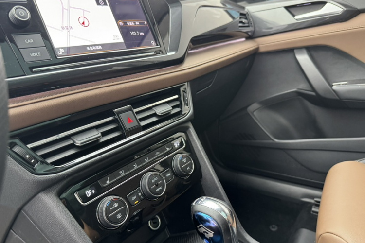 Volkswagen Tharu 2018 car image #18