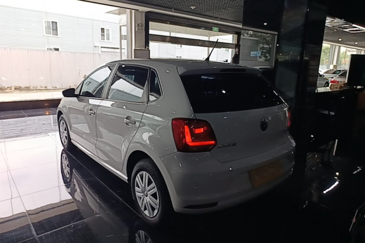 Volkswagen Polo 2019 car image #5