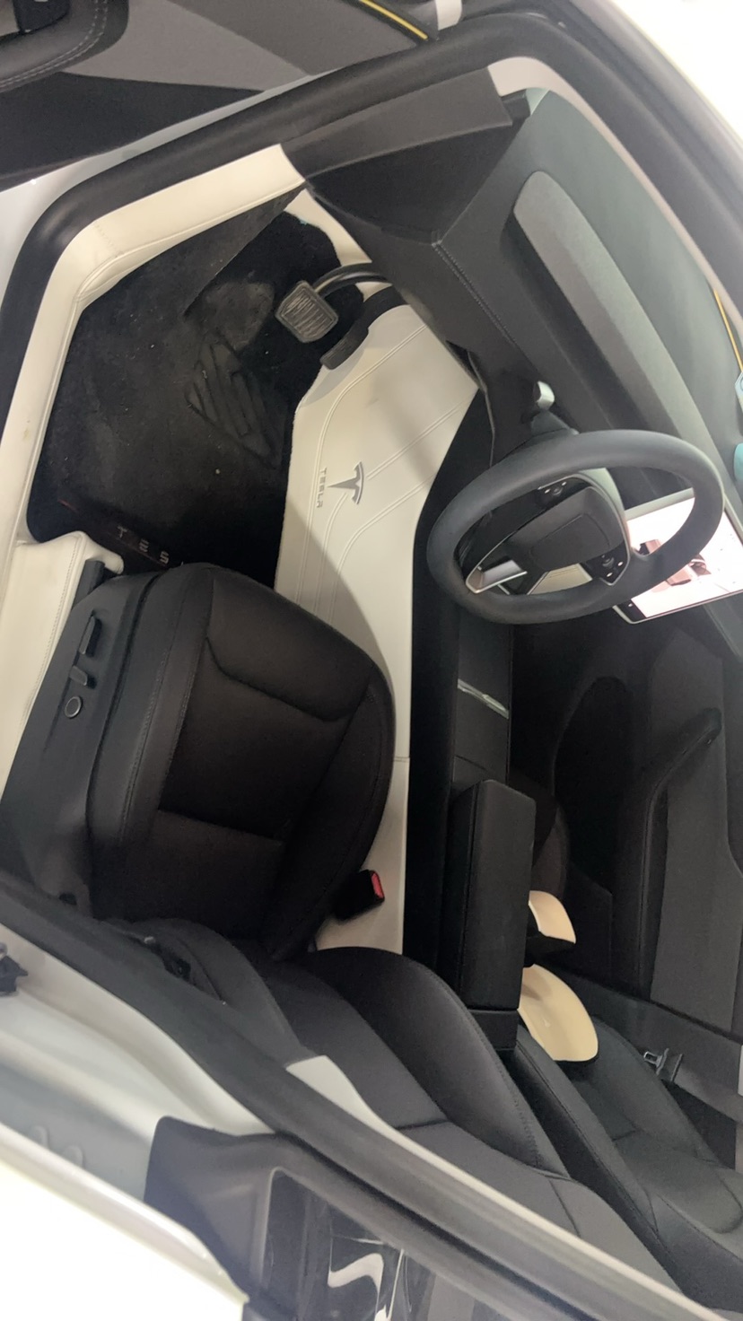 Tesla Model Y 2025 car image #4