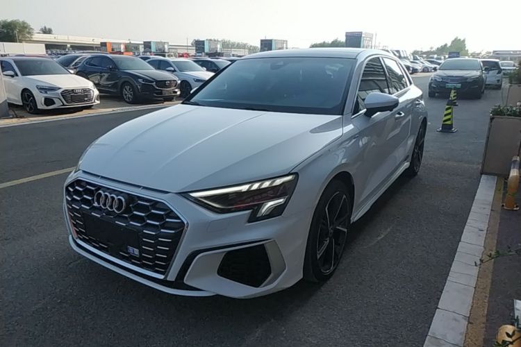Audi A3 2023 immagine di auto #2