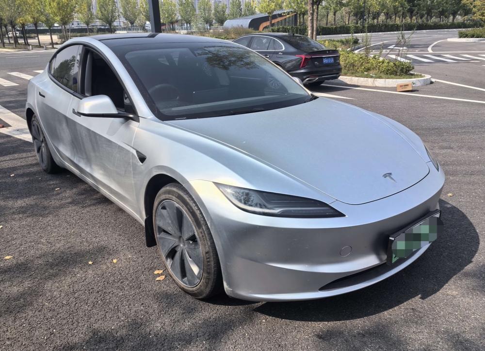 Tesla Model 3 2024 immagine di auto #3