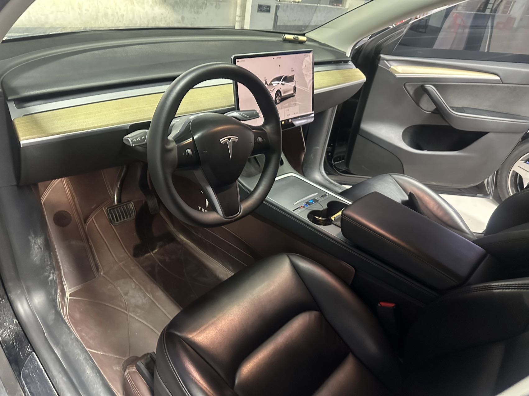 Tesla Model Y 2022 car image #4