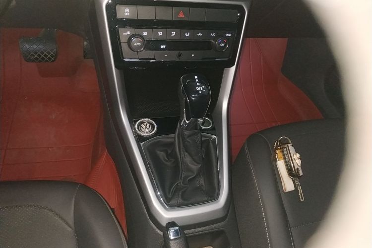 Volkswagen T-Cross 2021 car image #14