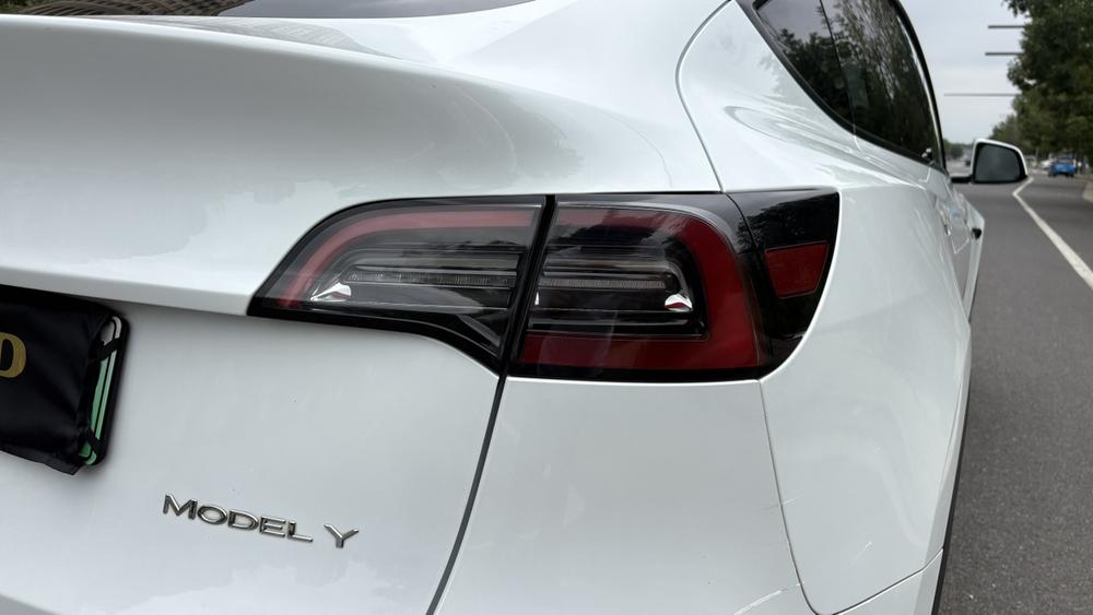 Tesla Model Y 2024 car image #9