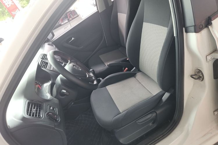 Volkswagen Polo 2018 car image #15