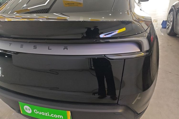 Tesla Model Y 2025 #8 Tesla Model Y 2025 car image #8