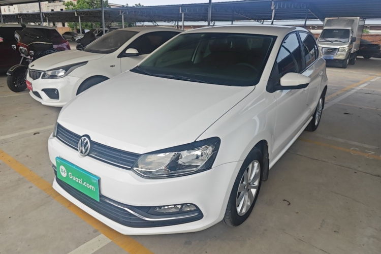 Volkswagen Polo 2015 car image #2