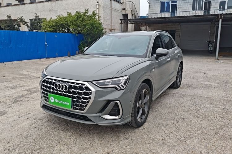 Audi Q3 2024 car image #2