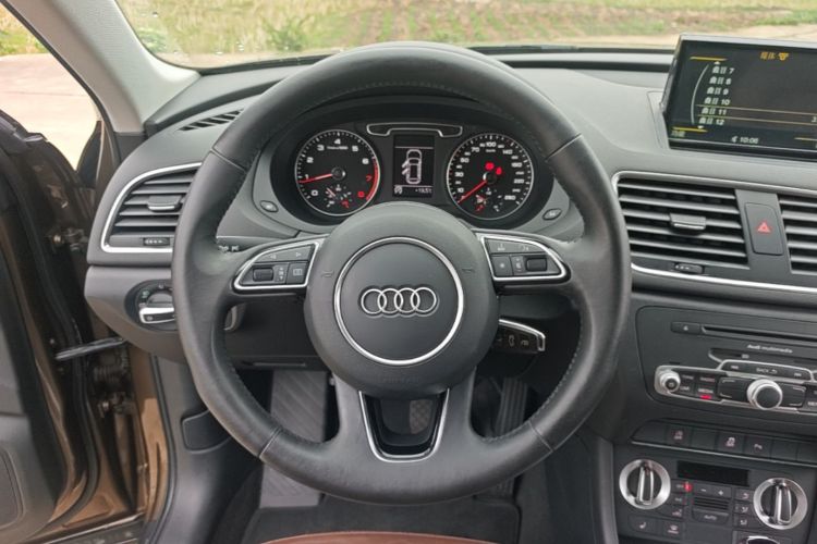 Audi Q3 2014 car image #11