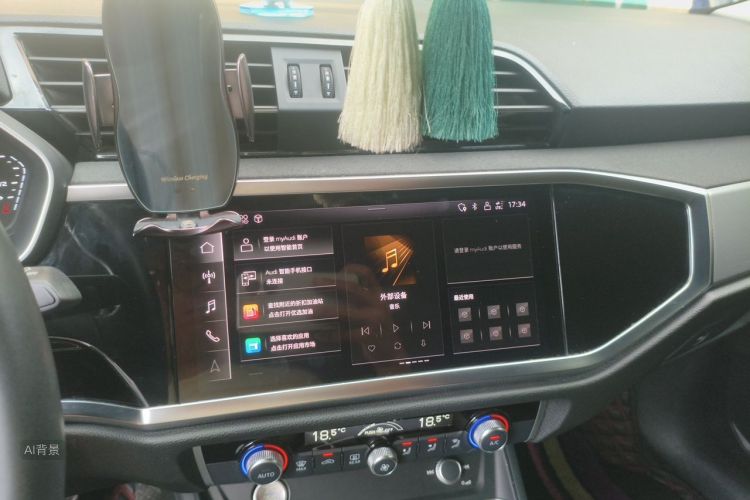 Audi Q3 2022 car image #15