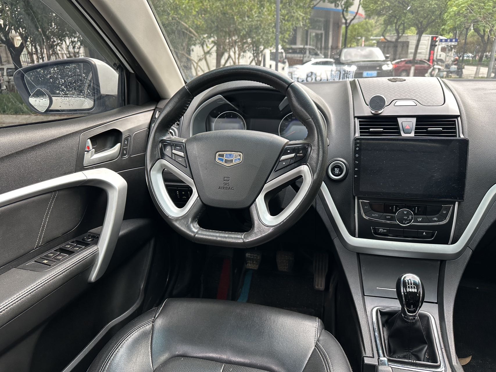 GEELY Emgrand 2015 car image #12