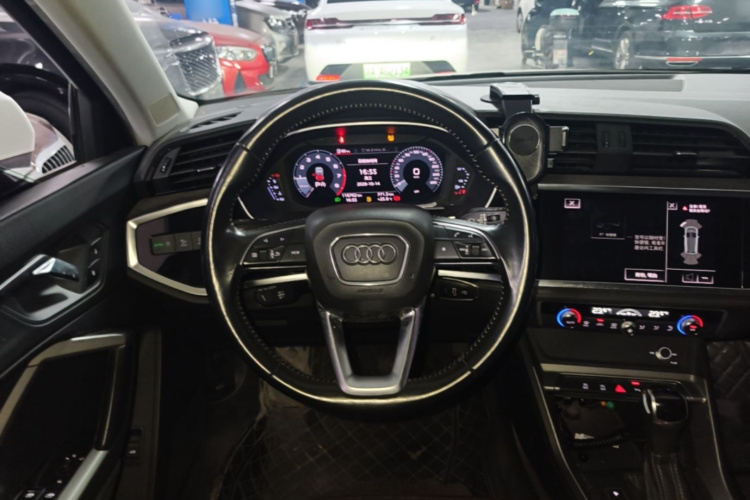 Audi Q3 2020 #11 Audi Q3 2020 car image #11