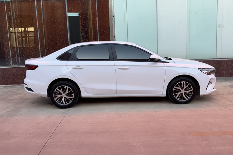 GEELY Emgrand 2025 car image #4