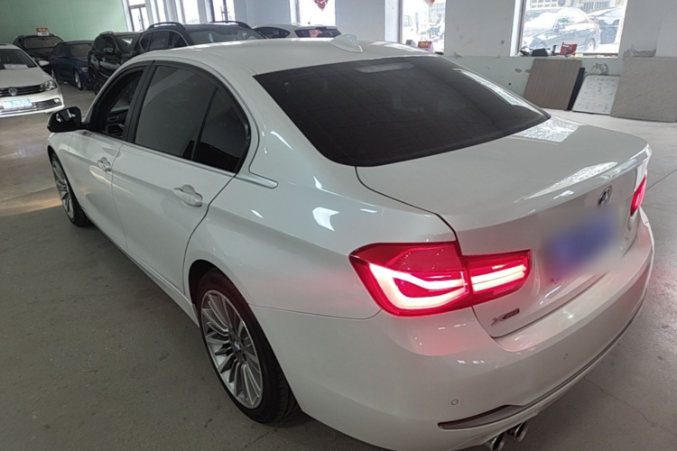 BMW 3 Series 2019 car image #7
