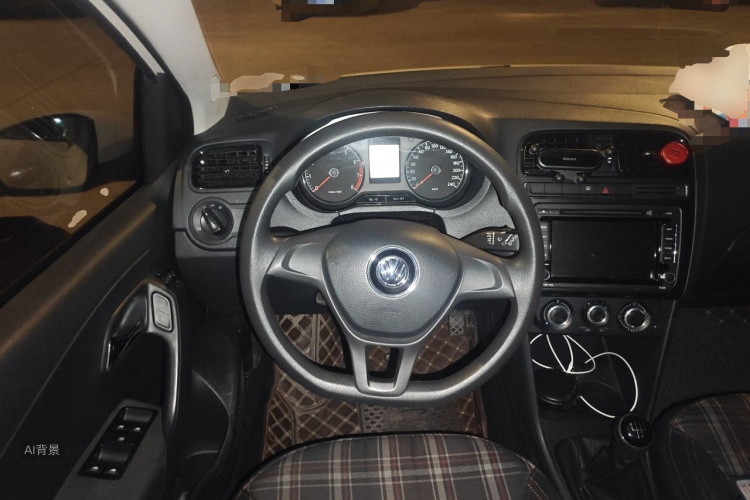 Volkswagen Polo 2015 car image #12