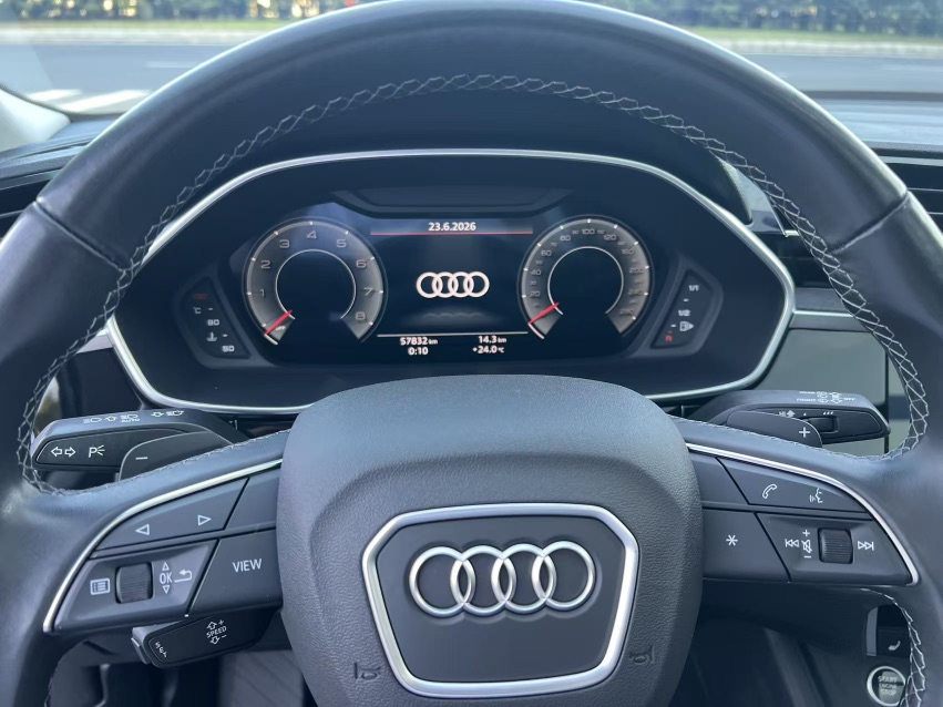 Audi Q3 2022 car image #5