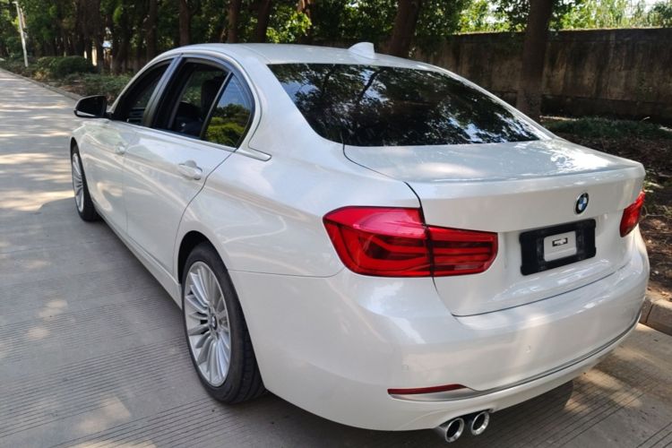BMW 3 Series 2018 immagine di auto #5