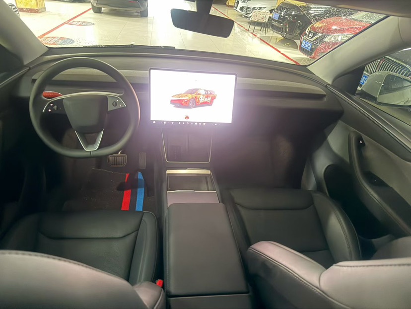 Tesla Model Y 2025 #6 Tesla Model Y 2025 car image #6