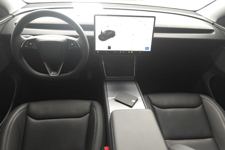 Tesla Model Y 2025 #10 Tesla Model Y 2025 car image #10