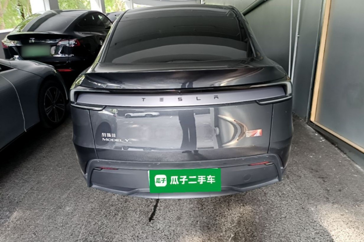 Tesla Model Y 2025 car image #6