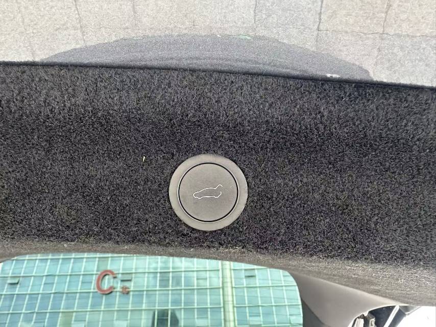 Tesla Model Y 2025 #18 Tesla Model Y 2025 car image #18