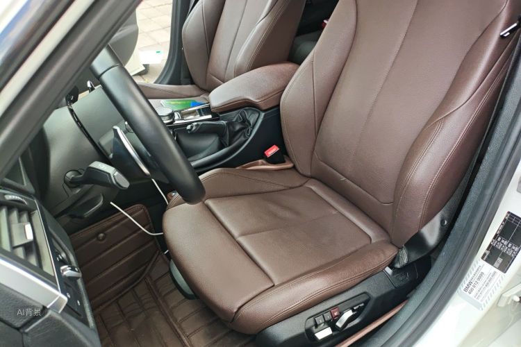 BMW 3 Series 2018 car image #17